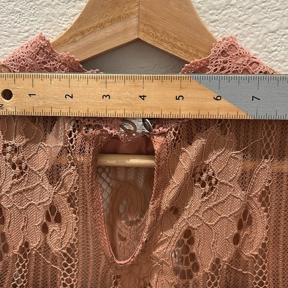 XHILIRATION PERFECT Summer Pink Lace Sleeveless Mini Sundress - Picture 10 of 17